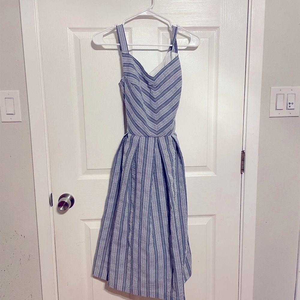 Blue and white (White House brand) size8